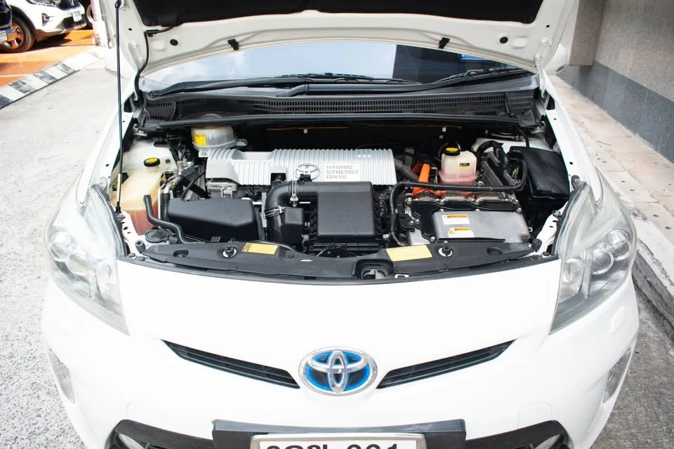 2012 Toyota Prius III 2