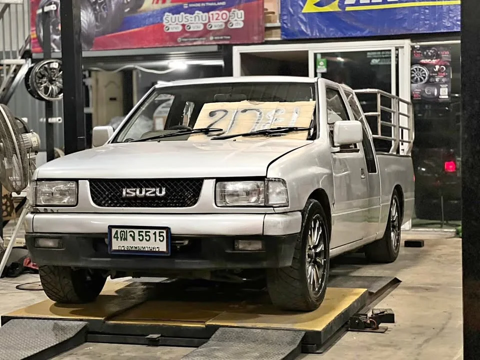 1998 Isuzu TFR III 2