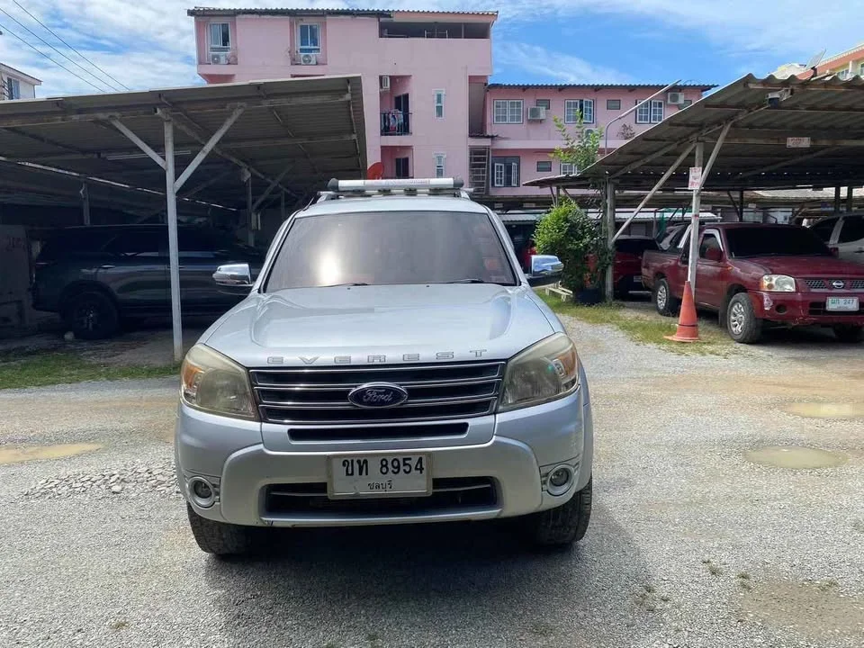 2012 Ford Everest I 3