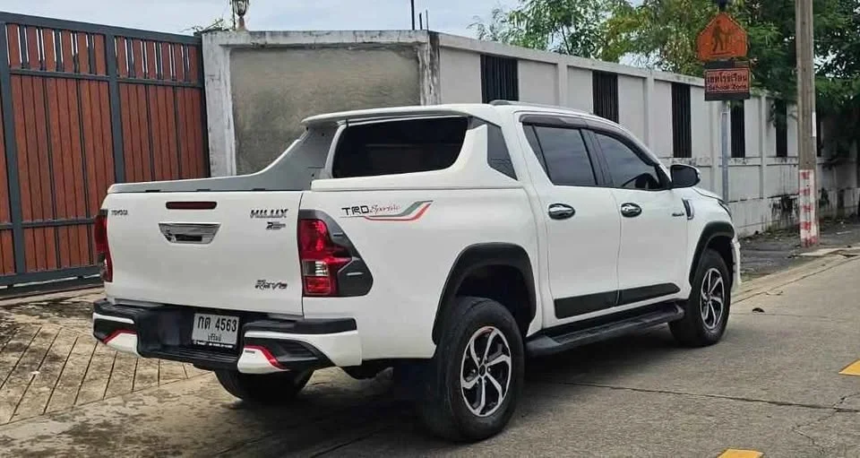 2016 Toyota Hilux VIII 3