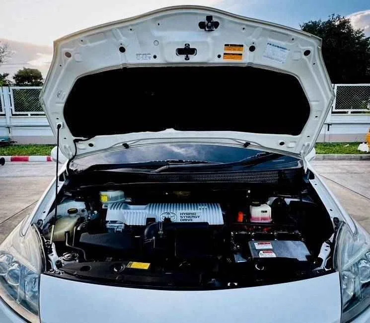 2012 Toyota Prius III 2