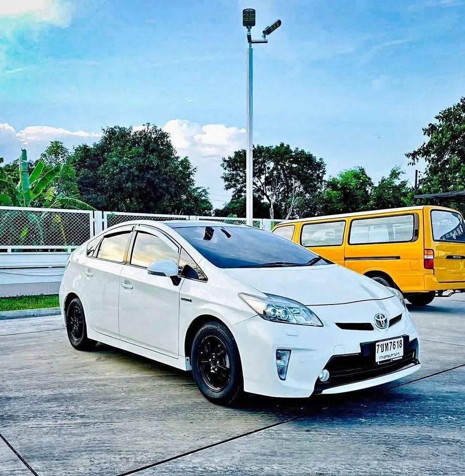 2012 Toyota Prius III 3