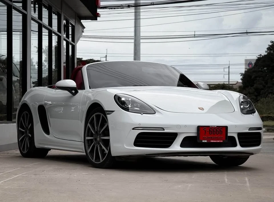 2016 Porsche 718 Boxster and Cayman IV 3