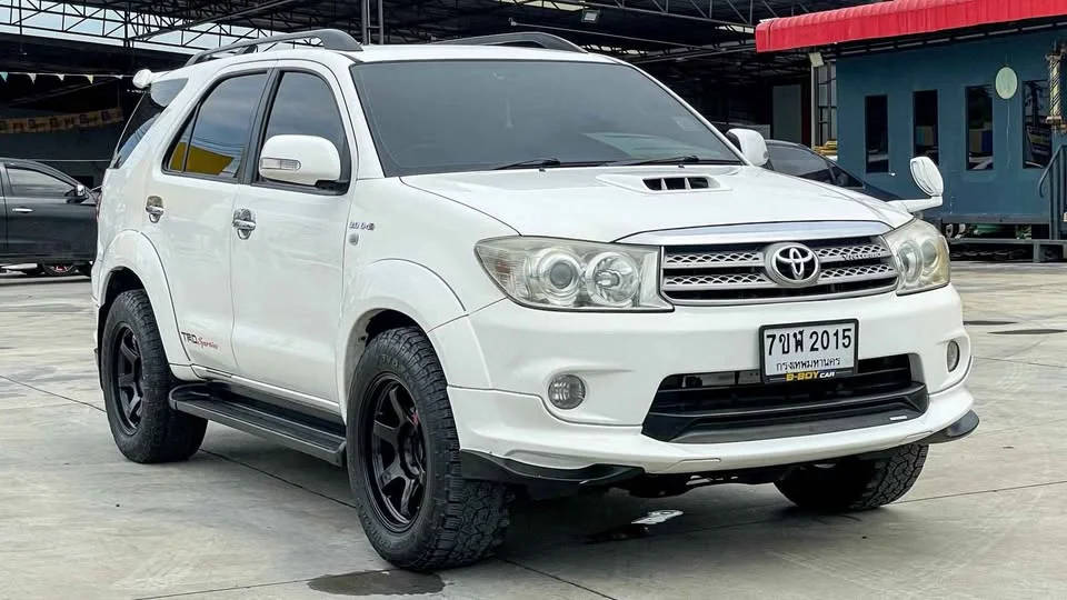 2010 Toyota Fortuner I 3