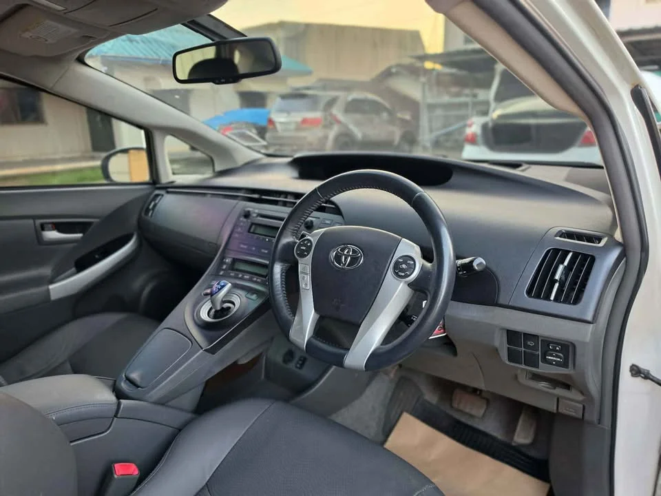 2011 Toyota Prius III 3