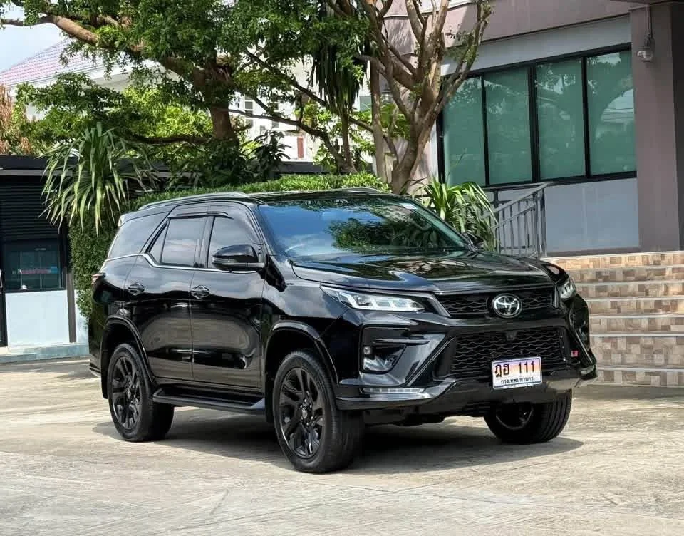 2023 Toyota Fortuner II 2