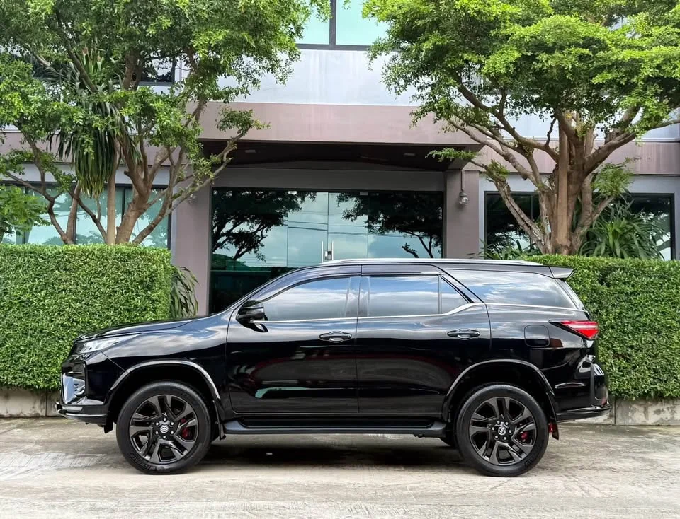 2023 Toyota Fortuner II 3