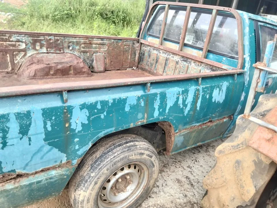 1995 Mitsubishi Triton II 2