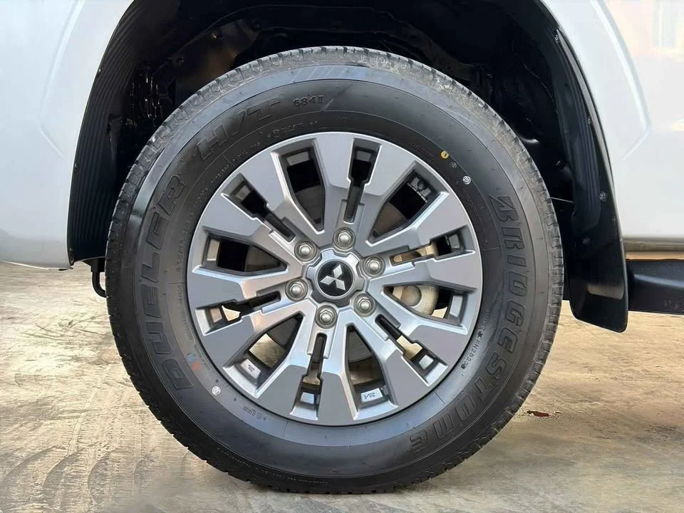 2023 Mitsubishi Triton VI 3