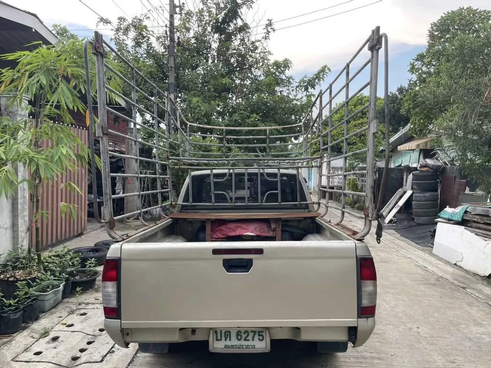 2003 Nissan Frontier I 3
