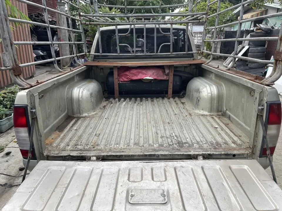 2003 Nissan Frontier I 2