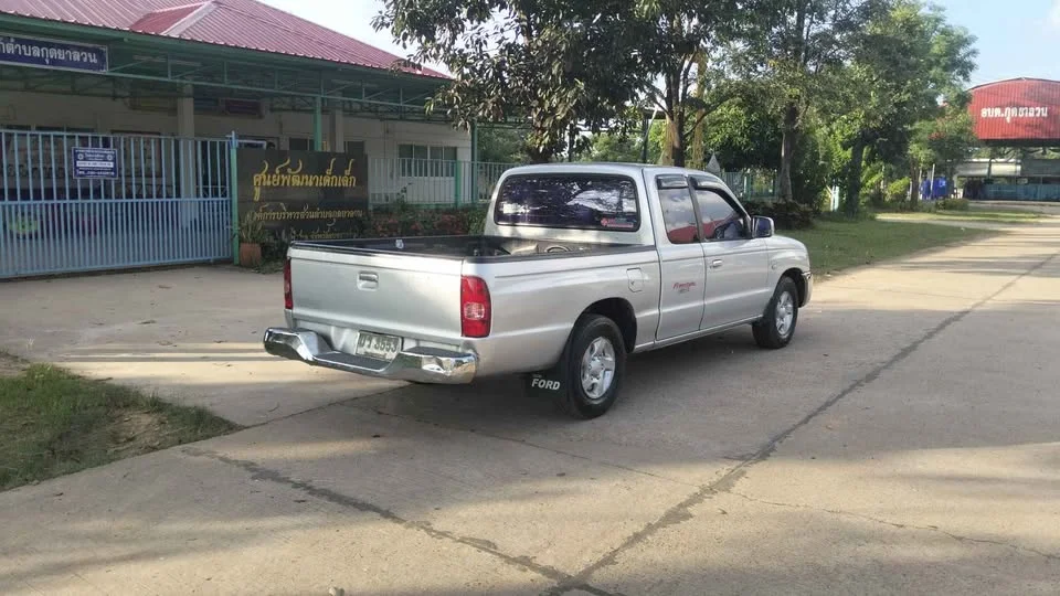2004 Mazda 2500 Fighter V 2