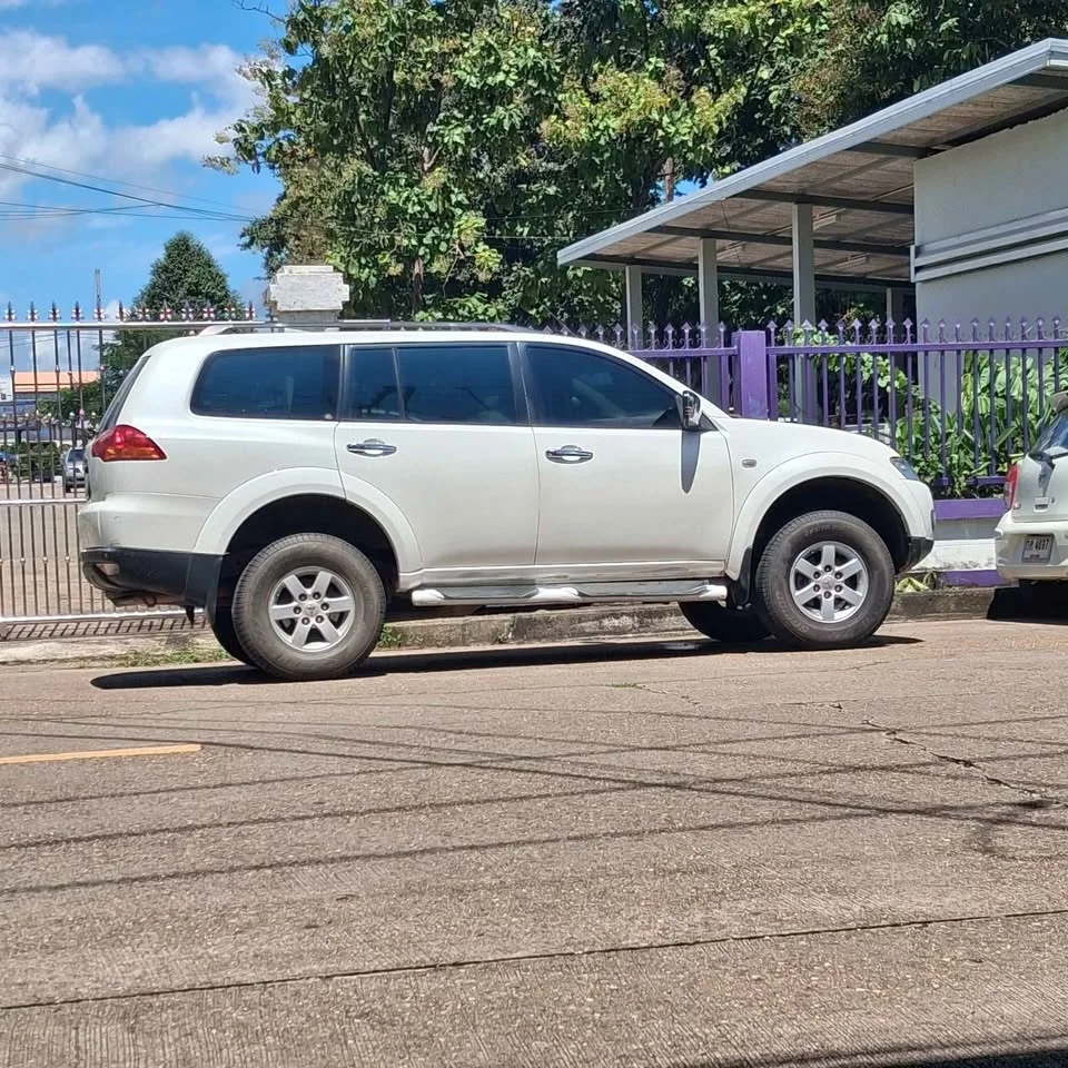 2010 Mitsubishi Pajero Sport II 2