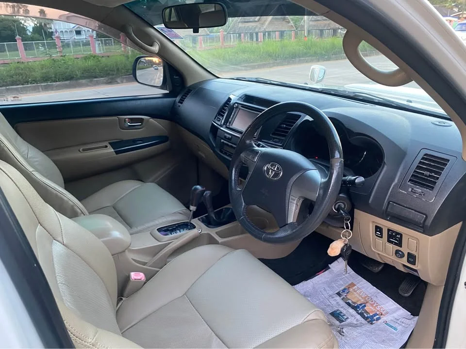 2012 Toyota Fortuner I 3