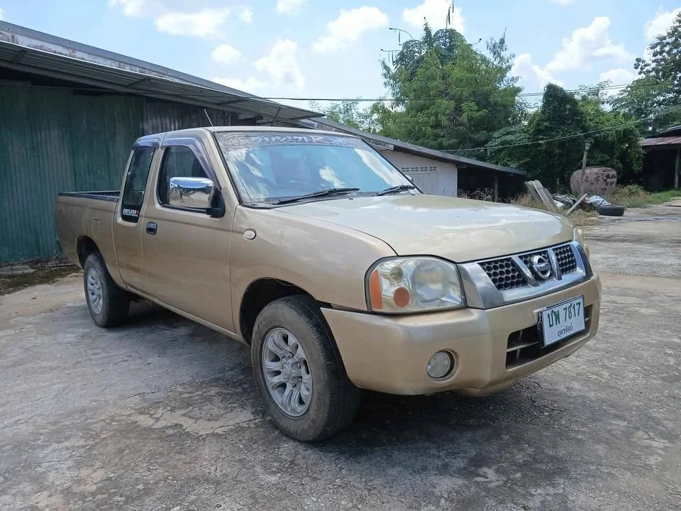2003 Nissan Frontier I 3