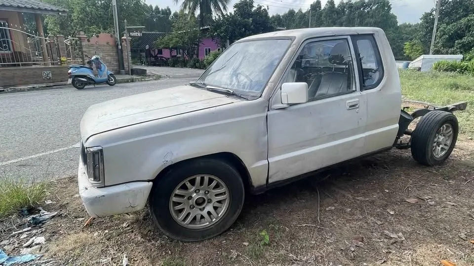 2005 Mitsubishi Triton II 2
