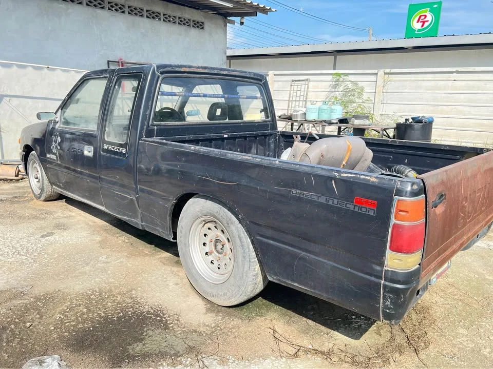 Isuzu TFR III 2