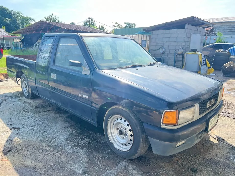 Isuzu TFR III 3