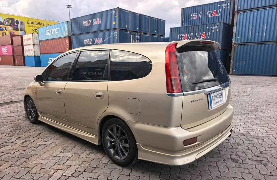 2003 Honda Stream I 3