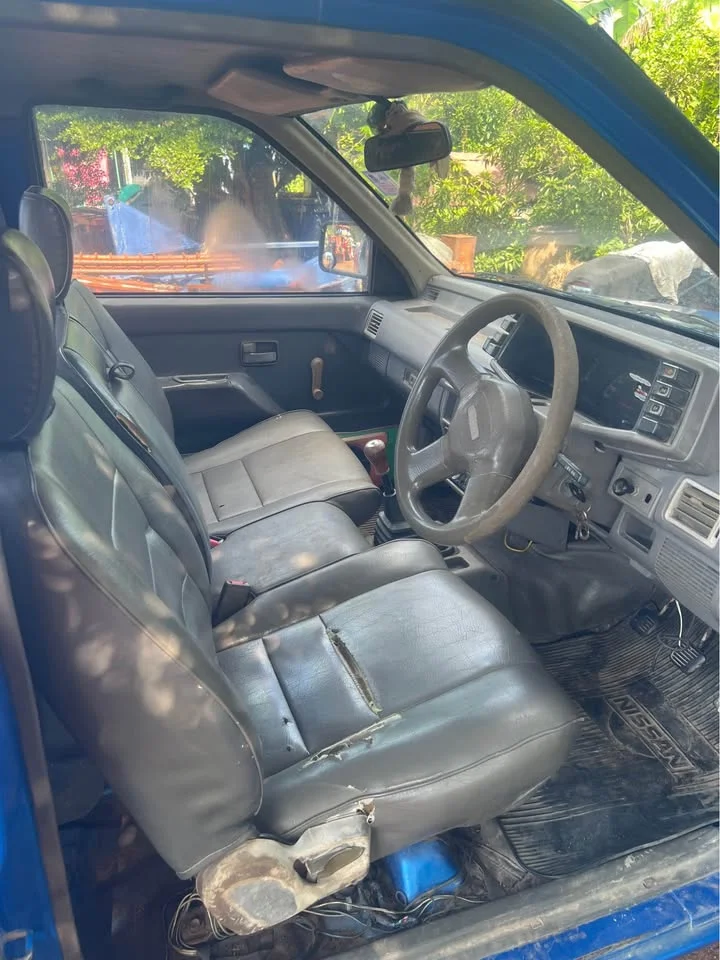 Isuzu TFR III 2