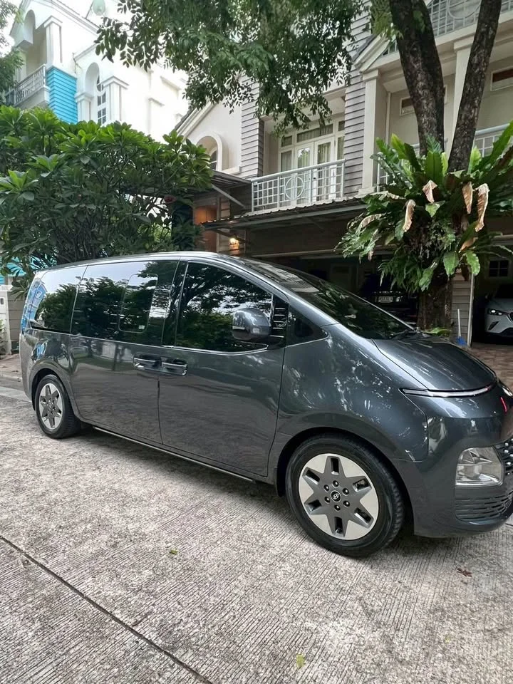 2022 Hyundai Staria US4 3