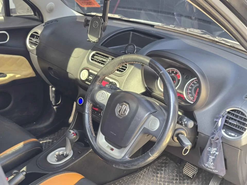 2016 MG 3 II 3