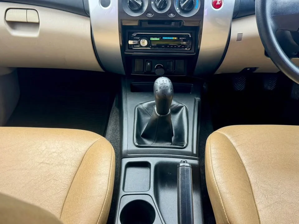 2012 Mitsubishi Pajero Sport II 2