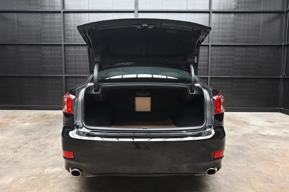 2011 Lexus IS II 2