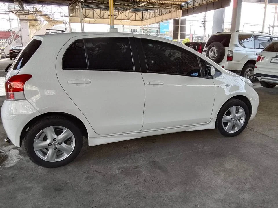 2010 Toyota Yaris II 2