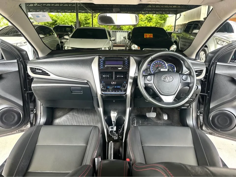 2017 Toyota Yaris ATIV III 2