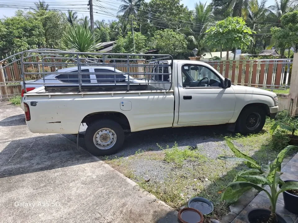 2000 Toyota Hilux Tiger VI 2