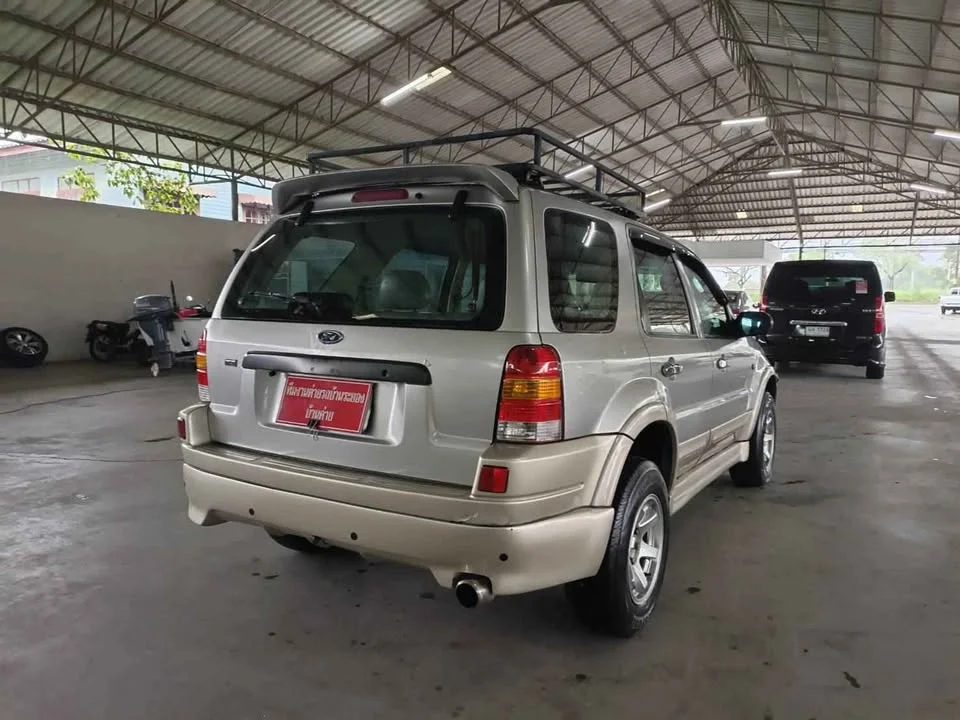 2005 Ford Escape I 3