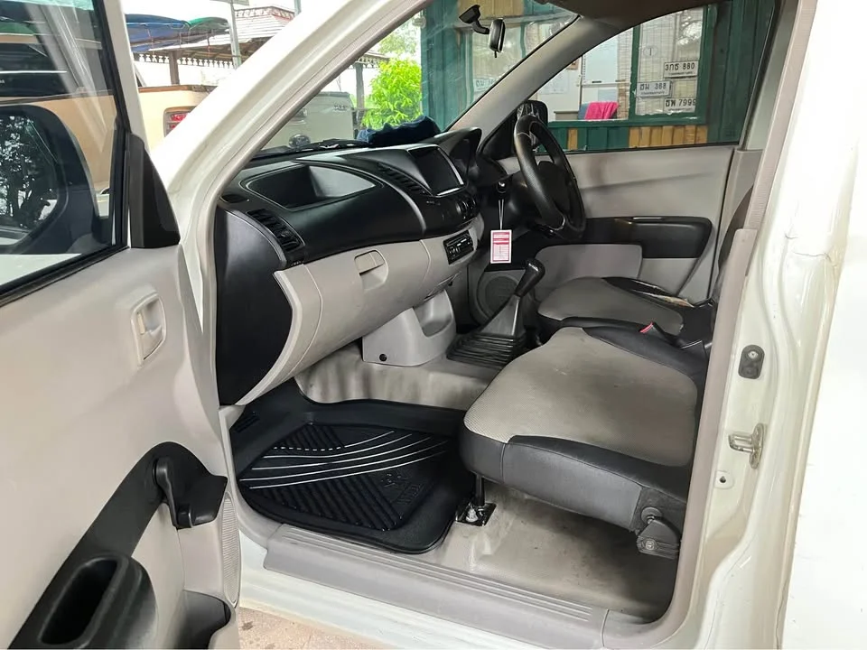2012 Mitsubishi Triton IV 2
