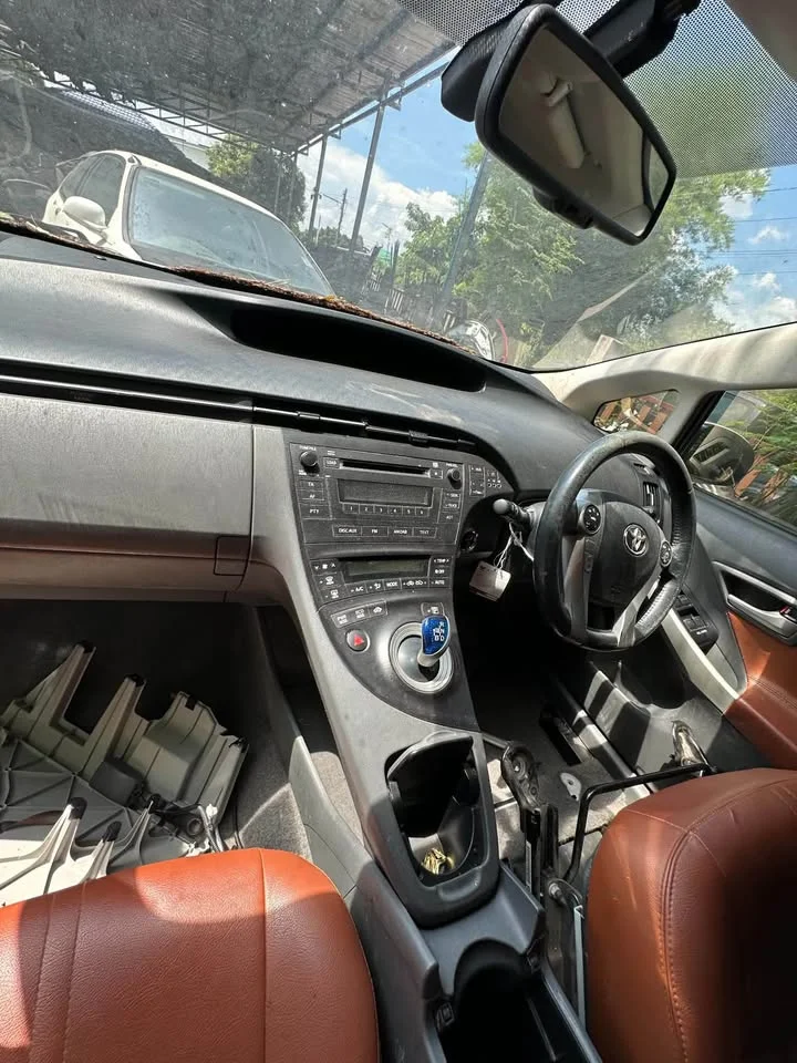 2013 Toyota Prius III 2
