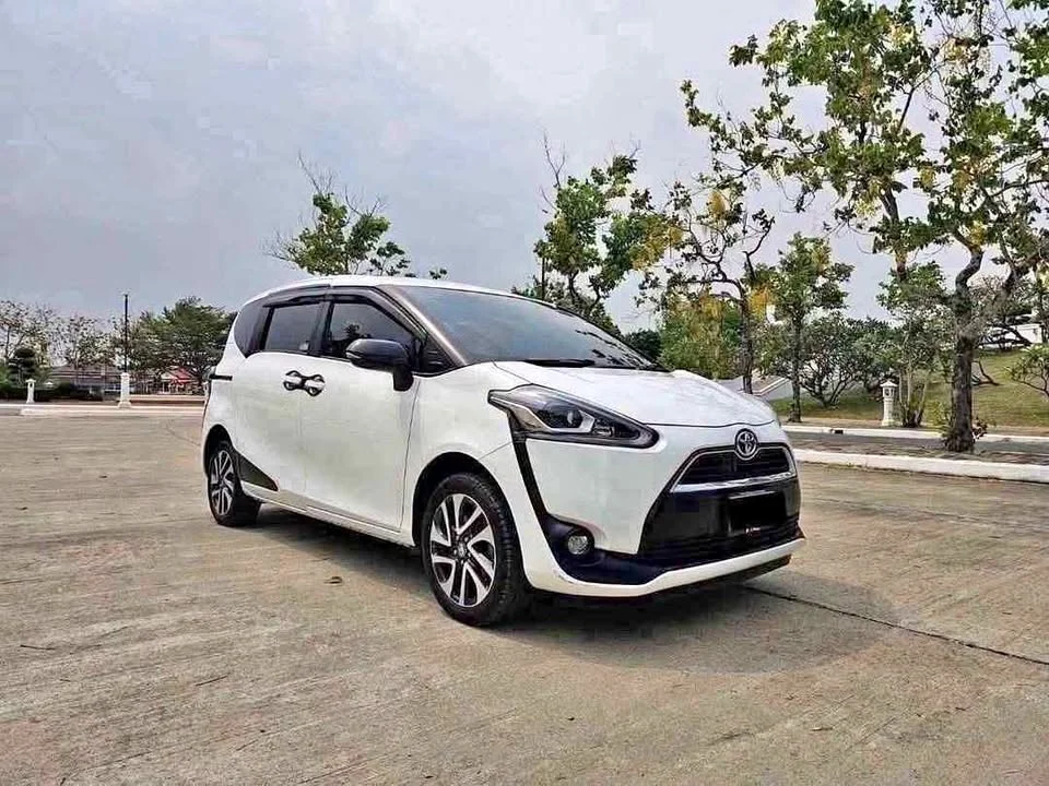 2017 Toyota Sienta II 3