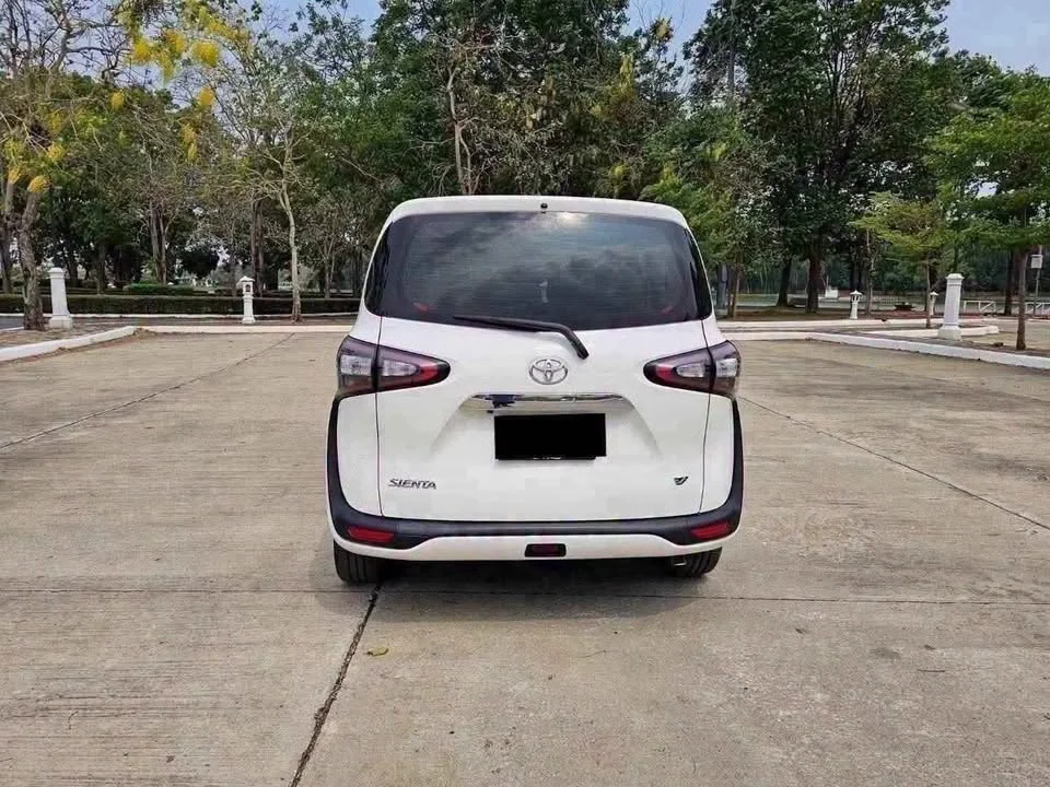 2017 Toyota Sienta II 2