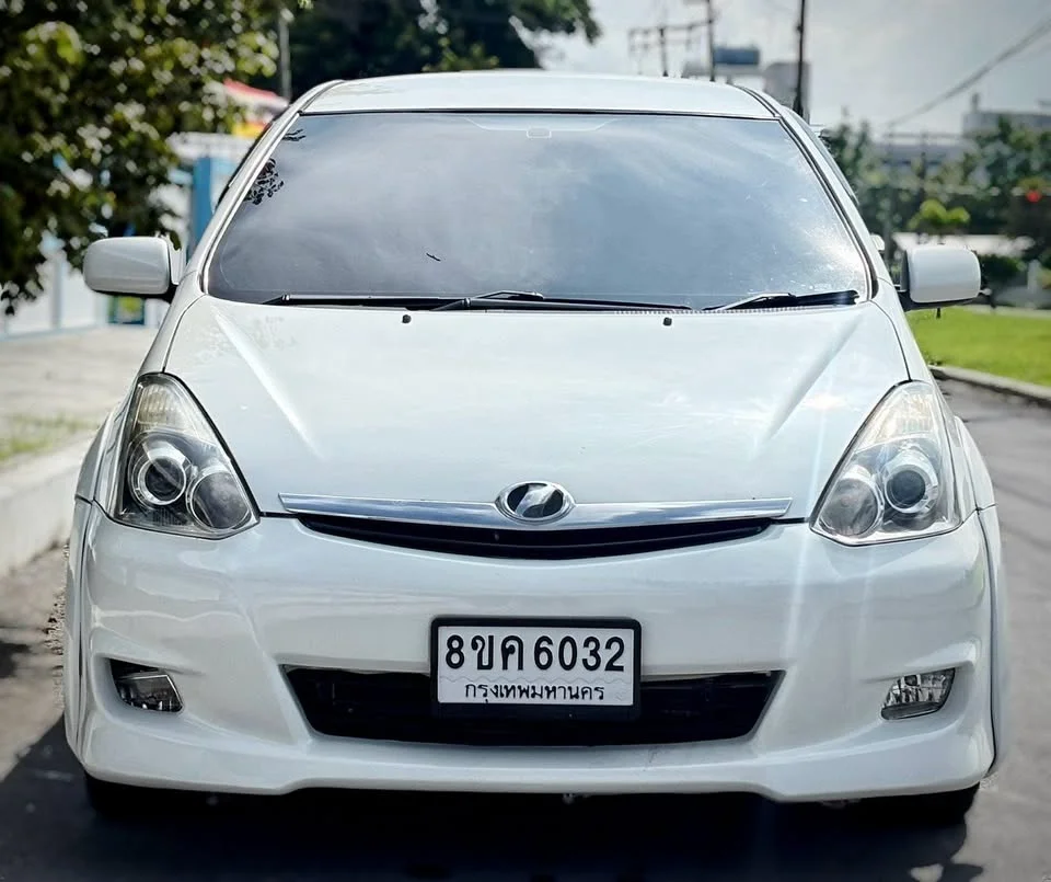 2010 Toyota Wish I 3