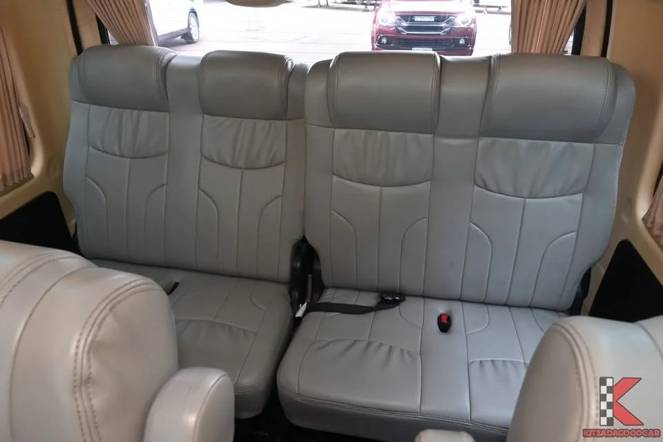 2011 Toyota Commuter V (H200) 3