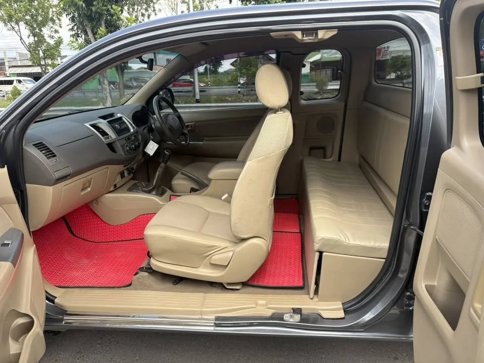 2012 Toyota Hilux VII 2