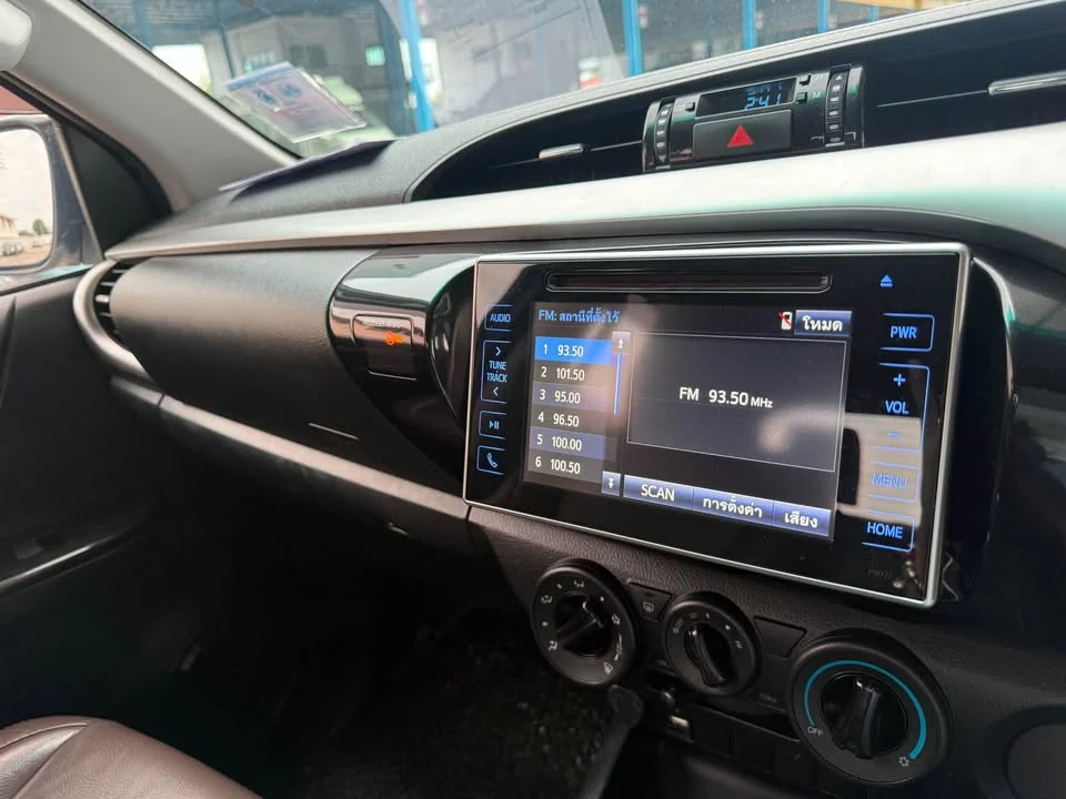 2018 Toyota Hilux VIII 2