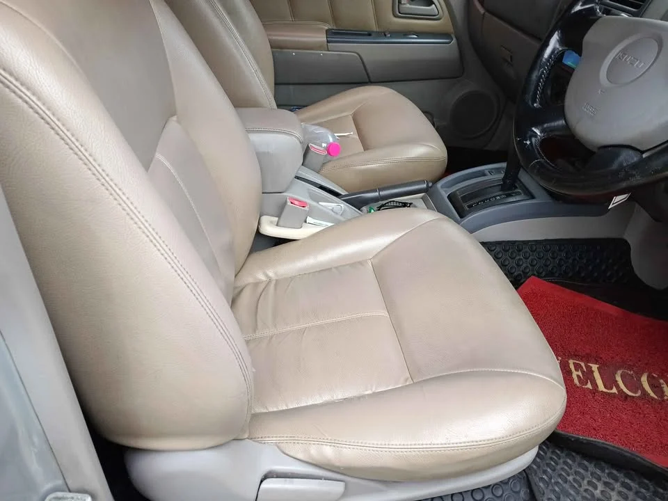2005 Isuzu MU-7 2