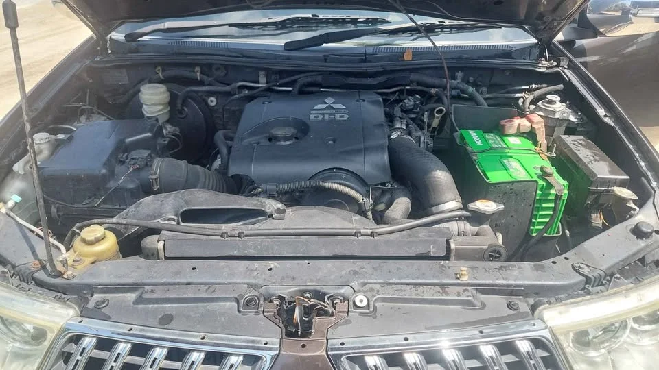 2011 Mitsubishi Pajero Sport II 2