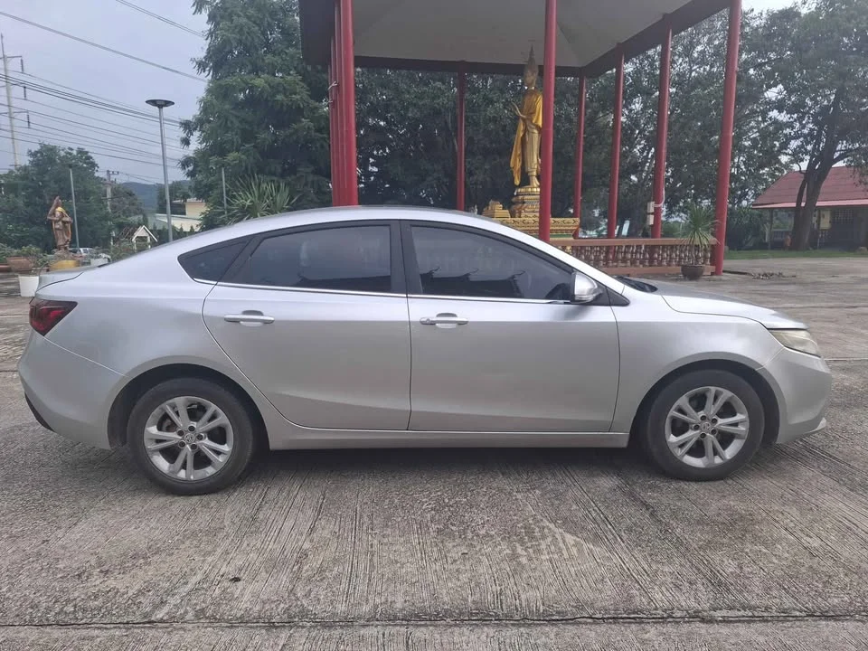 2017 MG 5 I  3