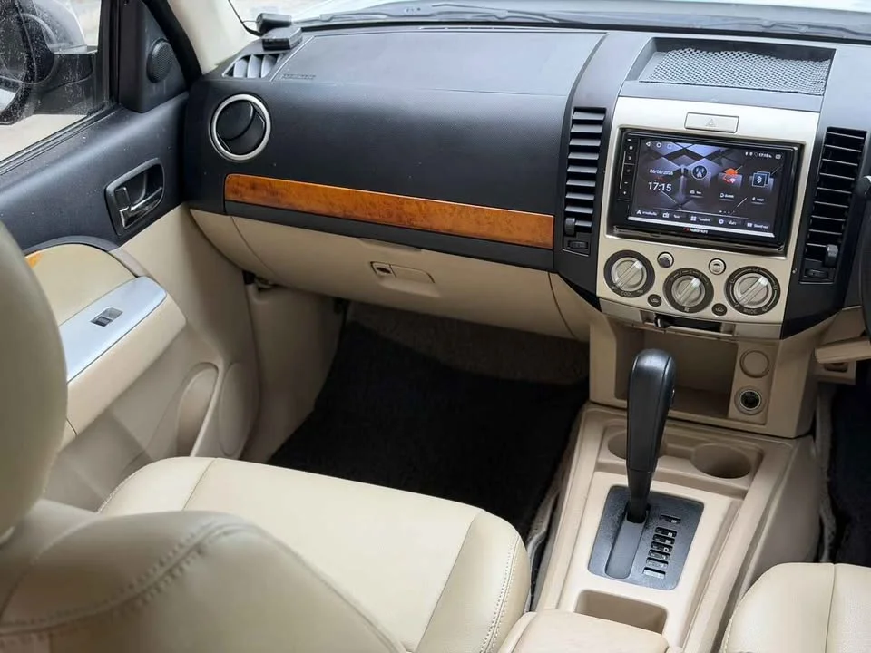 2010 Ford Everest I 2