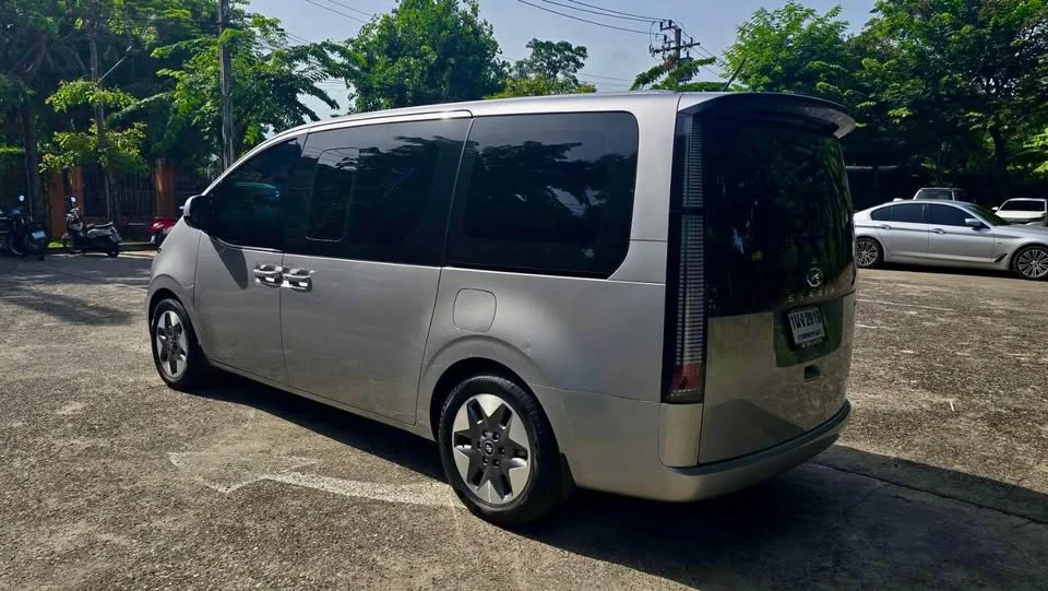 2022 Hyundai Staria US4 3
