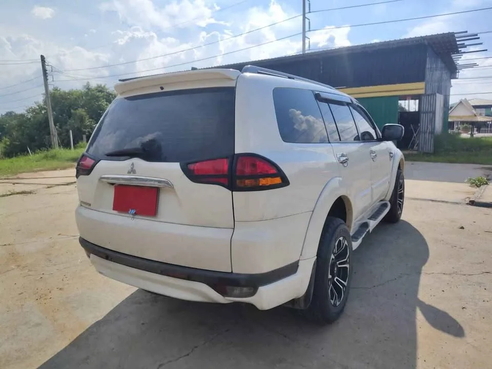 2010 Mitsubishi Pajero Sport II 2