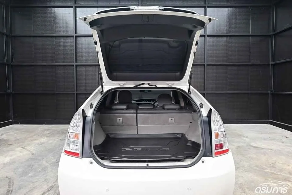 2011 Toyota Prius III 2