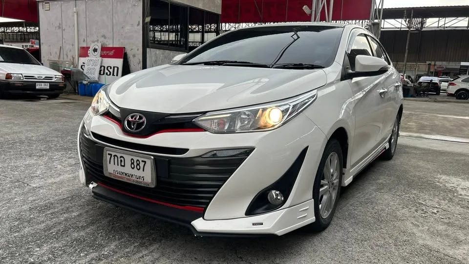 2017 Toyota Yaris ATIV III 3