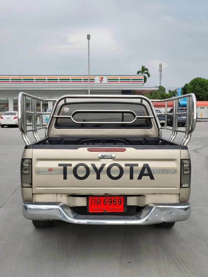 2004 Toyota Hilux Tiger VI 3