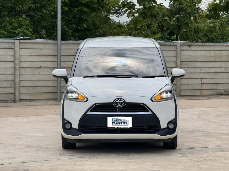 2017 Toyota Sienta II 3